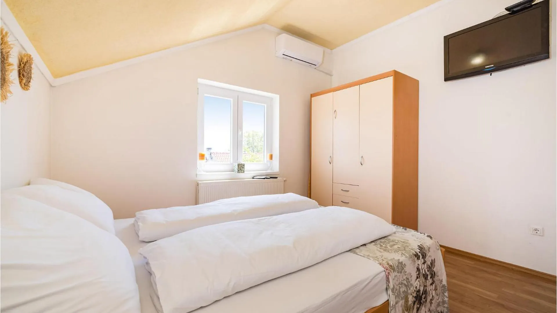 Holiday home Pet Friendly Home In Murvica With Kitchen